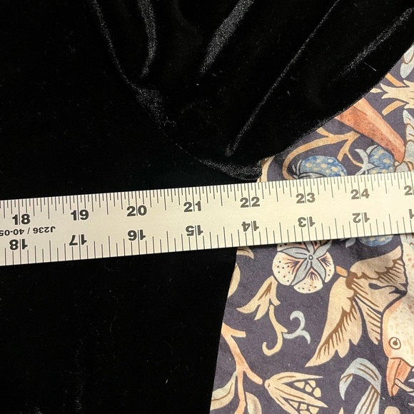 Chic Black Velvet button jacket with belt - Picture 10 of 16